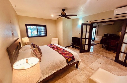 Colonia Centro Hotel | Heart of Cozumel: Modern Suite with Pool, Steps from the Sea