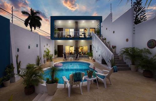 Colonia Centro Villa | HGTV-Featured Romantic Escape Walk to Sea Ideal for Scuba Couples