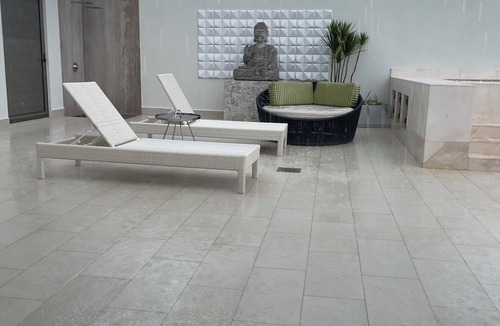 Playa Mujeres House | HIGH END Cancún Resort! 5 star !3-bedroom with Roof top deck with Jacuzzi!