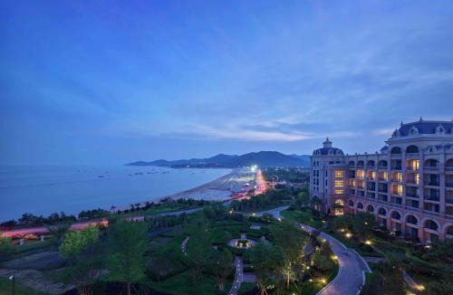 Jinzhou District Resort | Hilton Dalian Golden Pebble Beach Resort