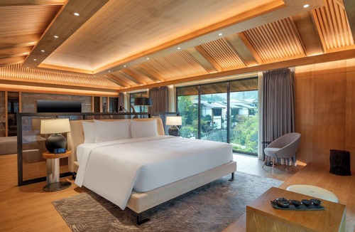 Cam Pha Hotel | Hilton Quang Hanh Onsen Resort