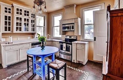 Brownsville House | Historic Charm- Modern Amenities Downtown Brownsville. Close to SPI, Space X