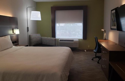 Weslaco Hotel | Holiday Inn Express Hotel and Suites Weslaco by IHG