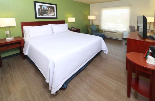 Tlaquepaque Hotel | Holiday Inn Express Guadalajara Aeropuerto