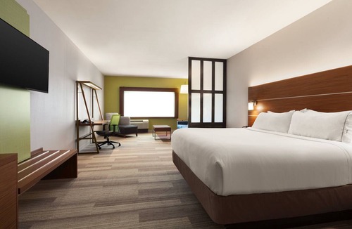 McAllen Hotel | Holiday Inn Express & Suites McAllen - Medical Center Area by IHG
