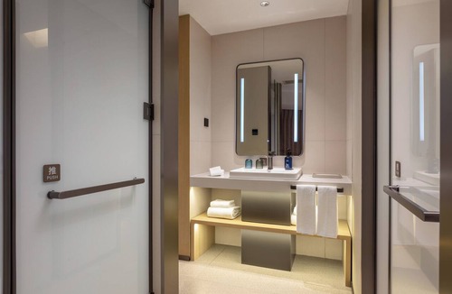 Laoting County Hotel | Holiday Inn Express Tangshan Harbor by IHG