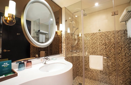 Pudong Hotel | Holiday Inn Shanghai Pudong Nanpu by IHG
