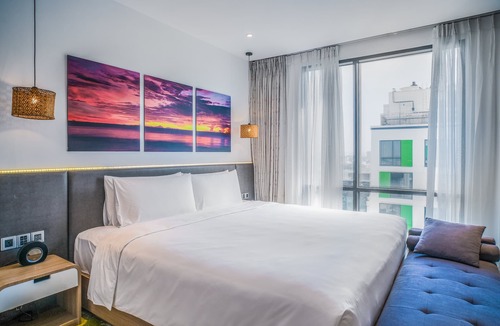 Tan Binh Hotel | Holiday Inn & Suites Saigon Airport by IHG