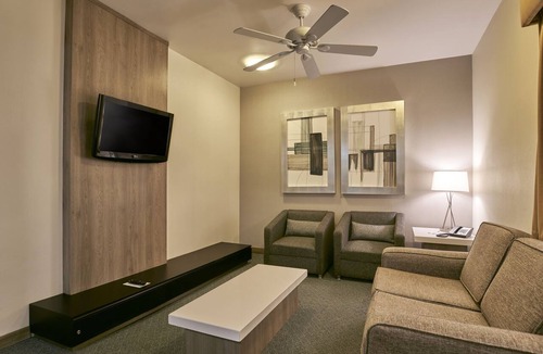 Chihuahua Hotel | Holiday Inn & Suites Chihuahua Expo