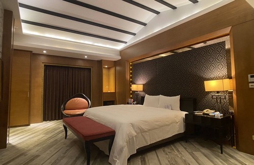 Pitou Hotel | Holly Wood Motel