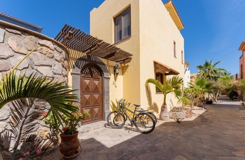 Nopolo House | Home with stunning ocean view and breathtaking sights of the Sierra La Giganta