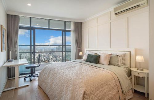 Hang Xanh Apartment | Homes by IDG 3BR Retreat in City Garden