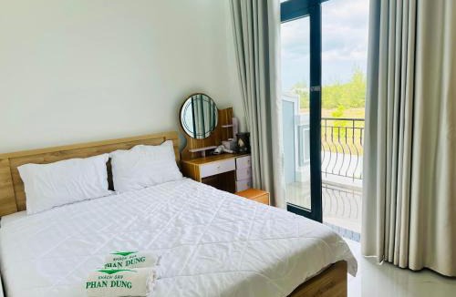 Ganh Dau Hotel | Homestay 1 Bed Balcony - Near Beach