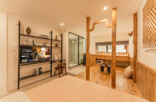 Hang Trong Apartment | Homestay CHẤT- Lake Side, Self Check Apt