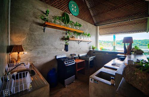 Flores House | Hostal Don Cenobio