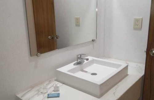 Lazaro Cardenas Hotel | HOTEL CAMELINAS EXPRESS