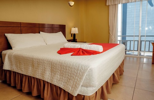 Flores Hotel | Hotel Casona del Lago