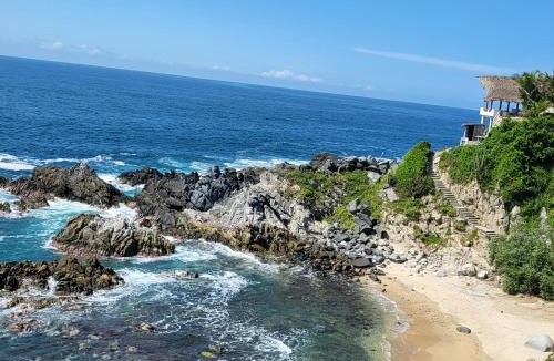 Cuatunalco Bed & Breakfast | Hotel Luz de Mar ' right on the beach