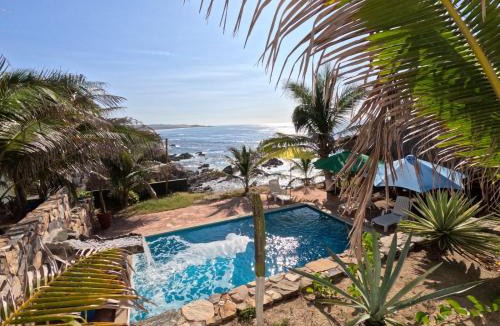 Cuatunalco Bed & Breakfast | Hotel Luz de Mar ' right on the beach