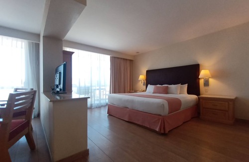Tijuana Hotel | Hotel Palacio Azteca Tijuana, Trademark by Wyndham