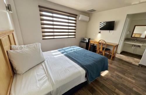 Avenida Revolucion Hotel | Hotel Paris