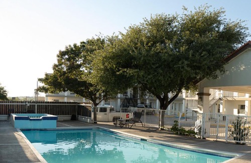 Piedras Negras Hotel | Hotel Quinta San Carlos Inn