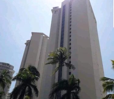 Costera Acapulco Hotel | Hotel Torres Gemelas vista al mar a pie de playa