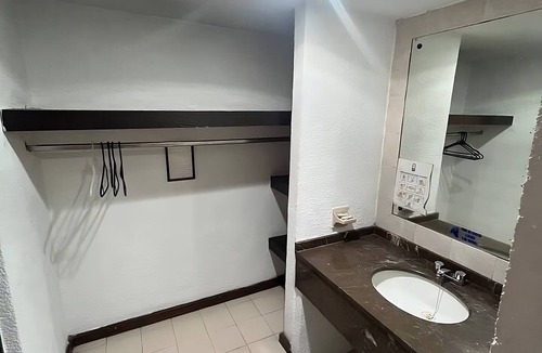 Morelia Hotel | Hotel Villa Capri, 1 triple bed 4 Guests