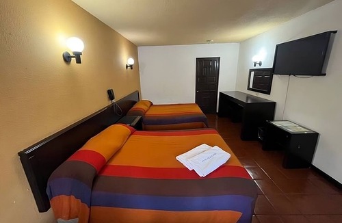 Morelia Hotel | Hotel Villa Capri, 2 double beds 4 Guests