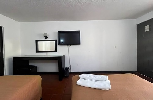 Morelia Hotel | Hotel Villa Capri, 2 double beds 4 Guests
