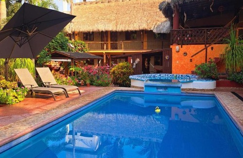 Brisas de Zicatela Hotel | HOTELITO SWISS OASIS, Playa Zicatela - Adults Only - Kitchen - Cocina