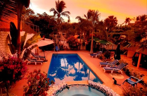 Brisas de Zicatela Hotel | HOTELITO SWISS OASIS, Playa Zicatela - Adults Only - Kitchen - Cocina