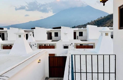 San Lorenzo El Cubo House | House 10 minutes from Antigua Guatemala in Ciudad Vieja