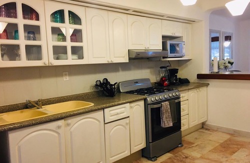 Punta Cancun Villa | House buganvilias in hotel zone Cancún, with pool