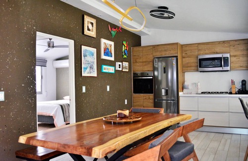 Manzanillo Apartment | House by the beach, wake up to the sound of the sea and everything at your fingertips.