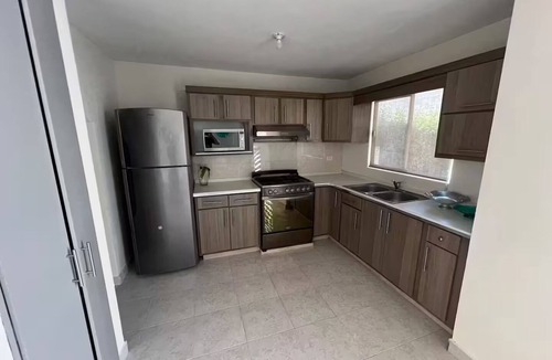 La Noria House | House in residential area, near TSM