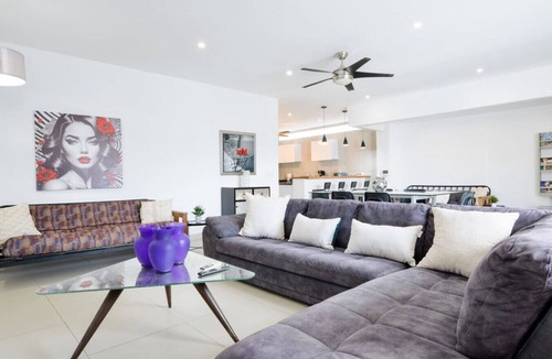 Monterrey Centro House | ¡House in Santa Lucía! 12 guests + Wifi 3BR|3.5br