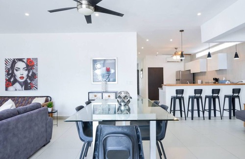 Monterrey Centro House | ¡House in Santa Lucía! 12 guests + Wifi 3BR|3.5br