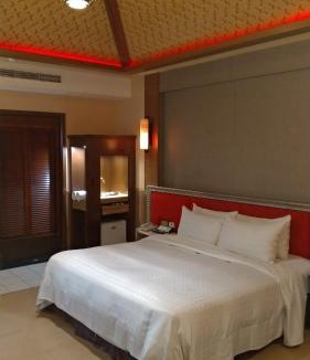 Fengshan District Hotel | I Travel Motel