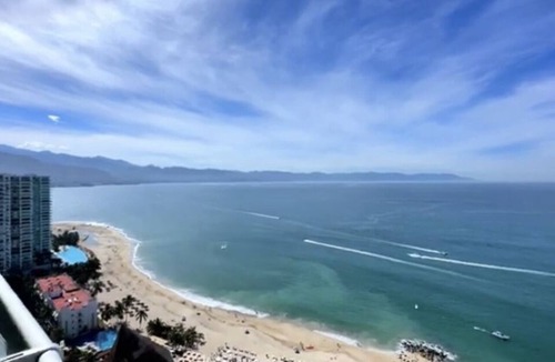 North Hotel Zone Condo | ICON PENTHOUSE Condo 3 bed 3.5 bath with rooftop Jacuzzi - Beachfront