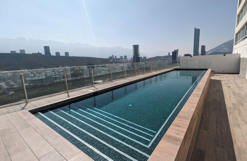 Monterrey Centro Apartment | Iconic Cerro Views Retreat with Rooftop Pool