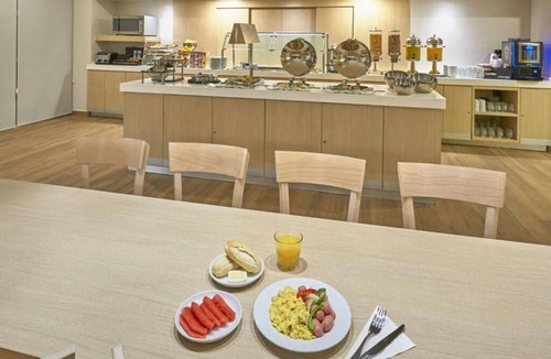 Cancun Apartment | Ideal Stopover Suite w/Kitchenette & Breakfast l Near Central Cancún Sights
