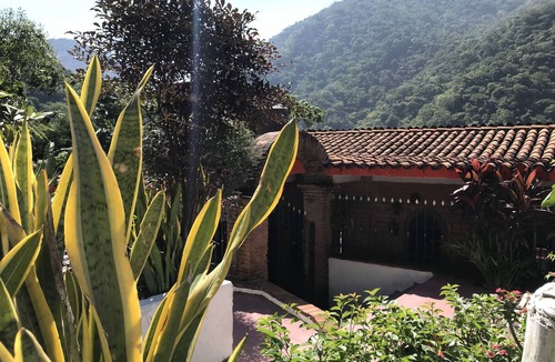 Boca de Tomatlan House | 🎥✨ Imagine waking up to the sound of the sea, a cup of coffee on the terrace.