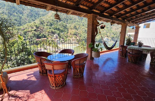 Boca de Tomatlan House | 🎥✨ Imagine waking up to the sound of the sea, a cup of coffee on the terrace.