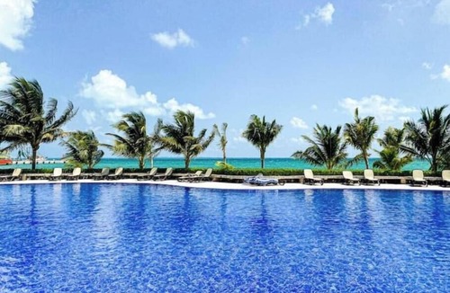 Puerto Juarez Apartment | In ☆ sea front/Luxurious facilities/Unbelievable location ☆.