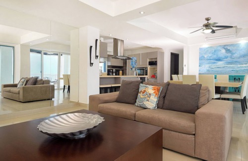 Zona Hotelera Norte Condo | Incredible Oceanview Sunsets at Peninsula Grand 1A