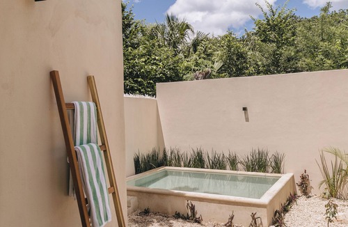 Valladolid House | Incredible new house with a pool: Casa Nyx