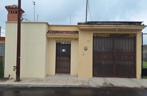 Ezequiel Montes House | Independent room, 2 persons, near Peña de Bernal and vineyards.