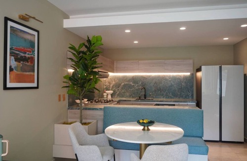 Ampliacion Granada Apartment | Inspirado en Tiffany & Co. lujo y comodidad.
