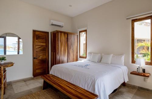 Barra de Colotepec House | Isla Neptuno